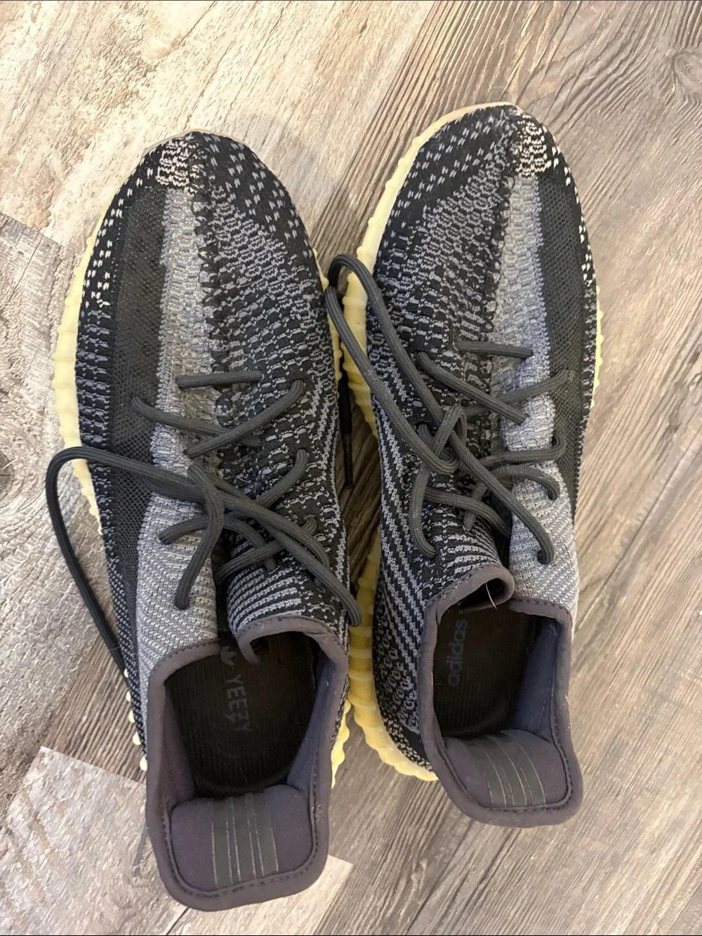 adidas Yeezy Boost 350 V2 Carbon 